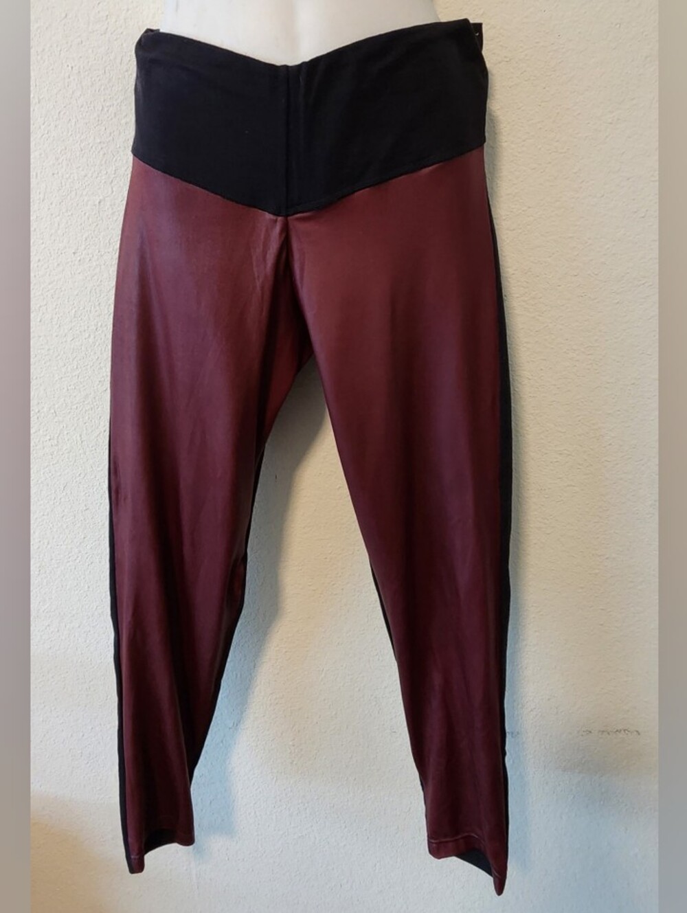 SV7 Colombian Two Tone Burgundy Faux Leather Look Booty Lift Leggings Sz L (7)